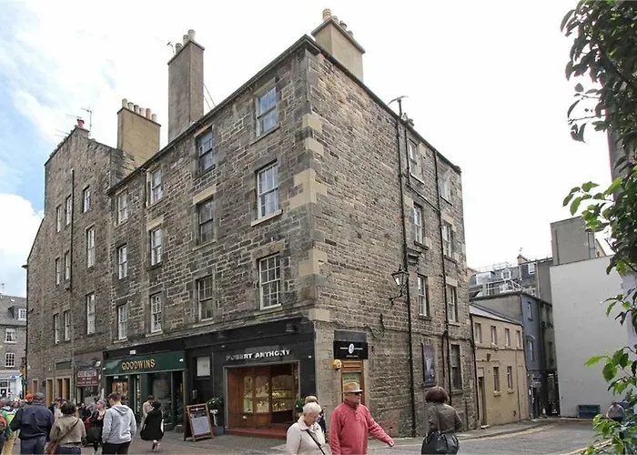 Charm & Character On Historic Rose Street