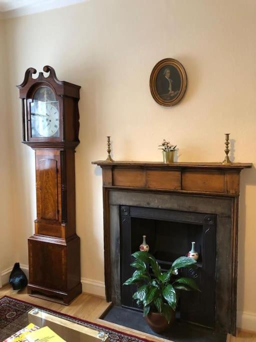 Charm & Character On Historic Rose Street Apartamento